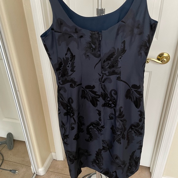 Banana republic silk sheath dress ,back zip . - Picture 2 of 4
